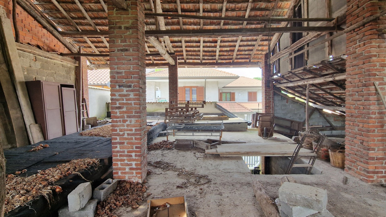 BORGOMANERO  - SANTA CRISTINA - Vendita